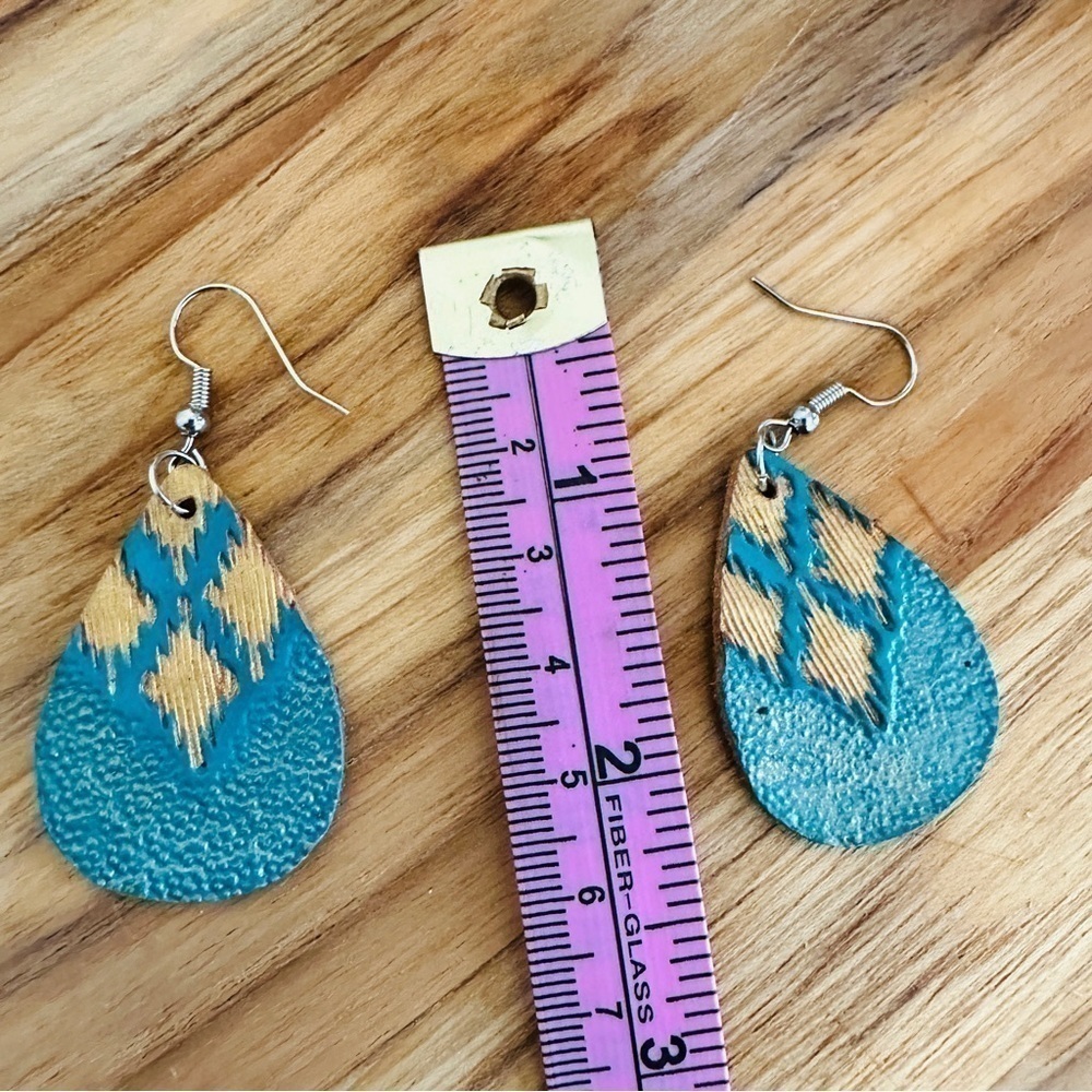 Boho Hand Crafted Style Hand Tooled Teardrop Leather Earrings Tan & Turquoise - Picture 4 of 4